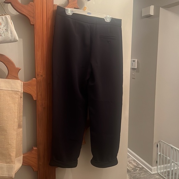 Black crepe Wilfred pants from Aritzia - Picture 3 of 3